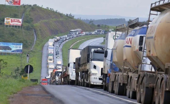 Reforma substituirá tributos federais, estaduais e municipais por um sistema mais simplificado, mas que pode ter efeitos severos para as empresas do setor de transportes