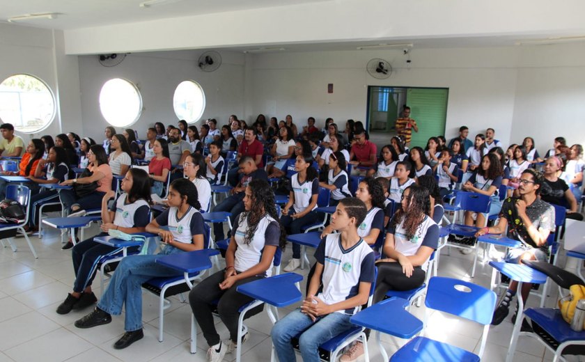 Academia Coruripense Estudantil de Letras realiza oficina literária