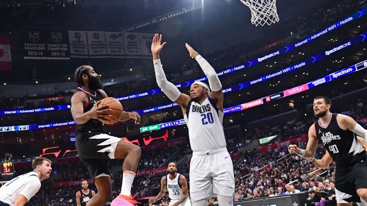 Quinta mulher mais rica do mundo encaminha compra do Dallas Mavericks