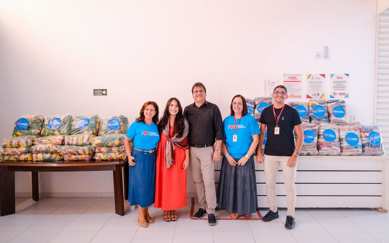 Apala recebe uma tonelada de alimentos do programa Alagoas Sem Fome