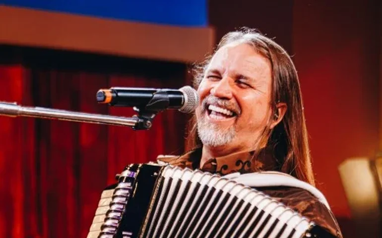 Dorgival Dantas apresenta 'Raízes, Vol. 3' com Solange Almeida, Taty Girl, Eliane e Joyce Alane