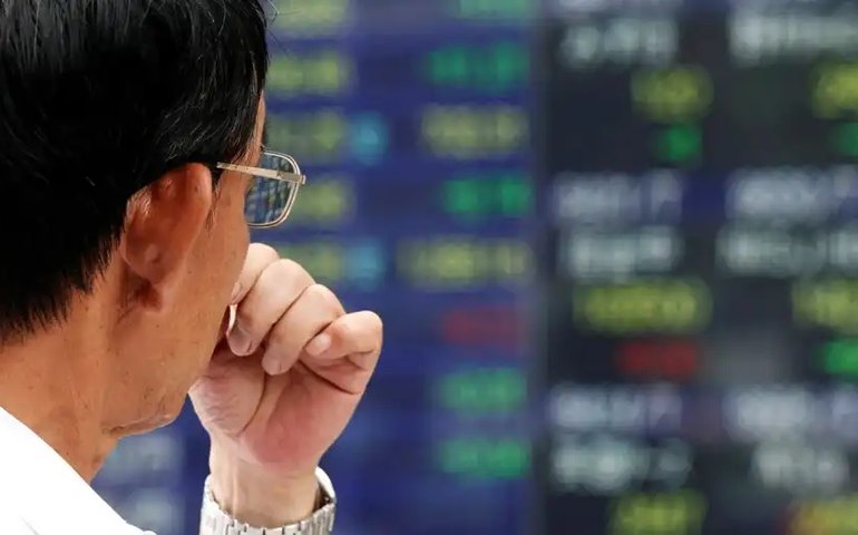 Bolsa de Hong Kong lidera perdas na Ásia, mas Evergrande salta ao retomar negócios