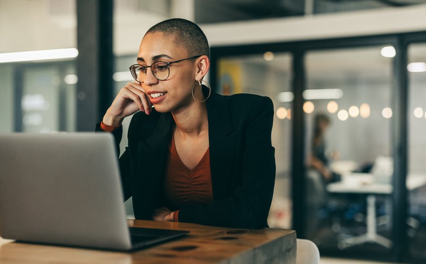 Plataforma de comércio digital oferece bolsas de estudo e formação técnica para pessoas negras