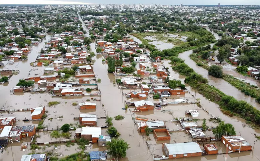 Enchente em cidade da Argentina mata ao menos 10
