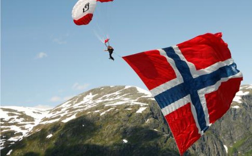 Filho da princesa da Noruega é acusado de quatro estupros