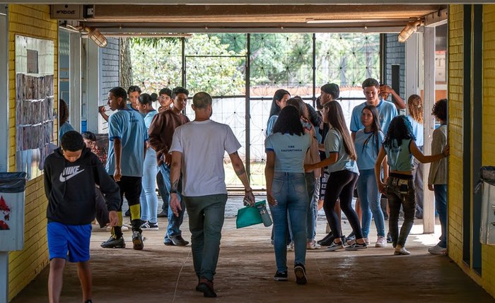 Pé-de-Meia é um incentivo financeiro-educacional voltado a estudantes da rede pública de ensino e de famílias cadastradas no Cadastro Único para Programas Sociais (CadÚnico)