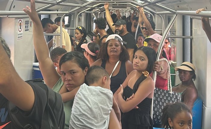 Trem tem capacidade para 500 pessoas e tarifa custa R$ 2,50
