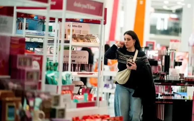 PMI de serviços dos EUA sobe a 55,7 em agosto, mostra S&P Global; PMI composto avança a 54,6