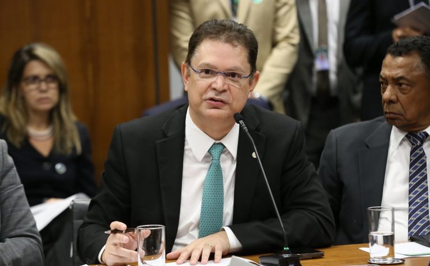 Líder do PL pede liberação de visitas religiosas a réus de atos golpistas do 8/1