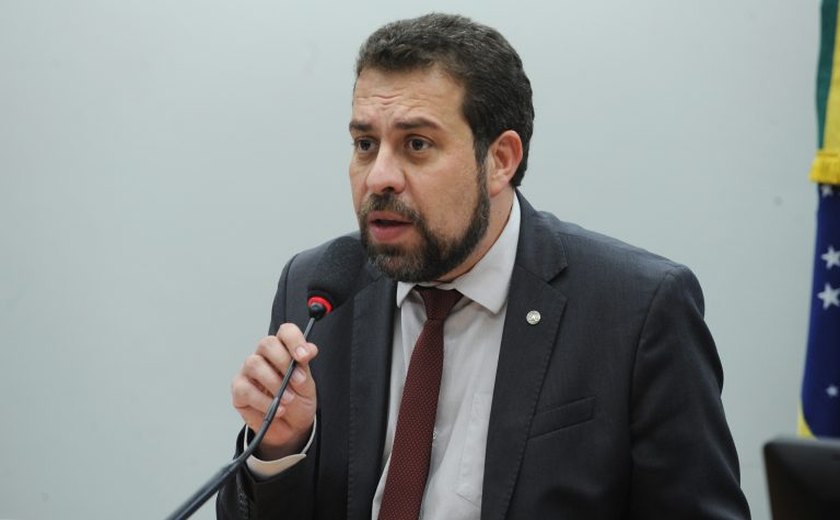 Boulos faz ofensiva judicial contra perfis de 'cortes' de Marçal