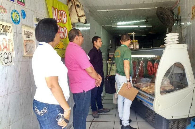 Slum fiscaliza avícolas e açougues na parte alta de Maceió