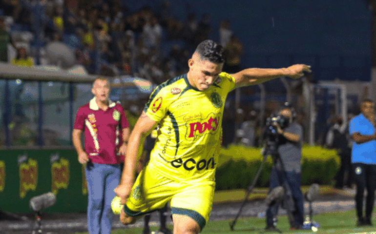 Santos contrata lateral-direito destaque do Mirassol e chega a 15 reforços em 2024