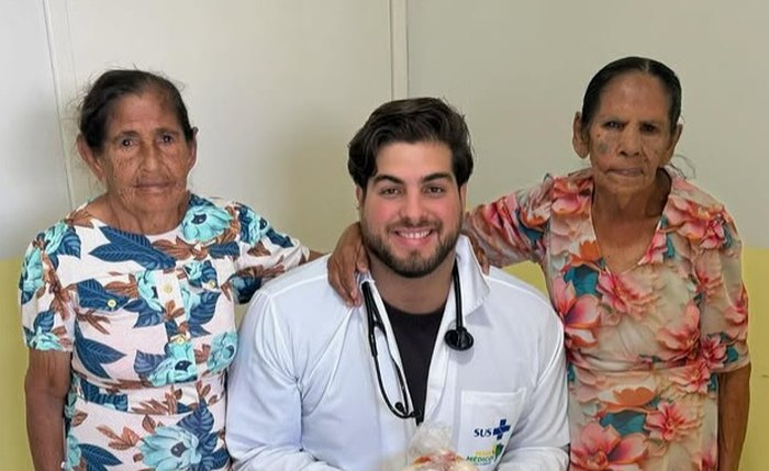 O médico Douglas Ciríaco recebe ovos de presente O médico Douglas Ciríaco recebe ovos de presente