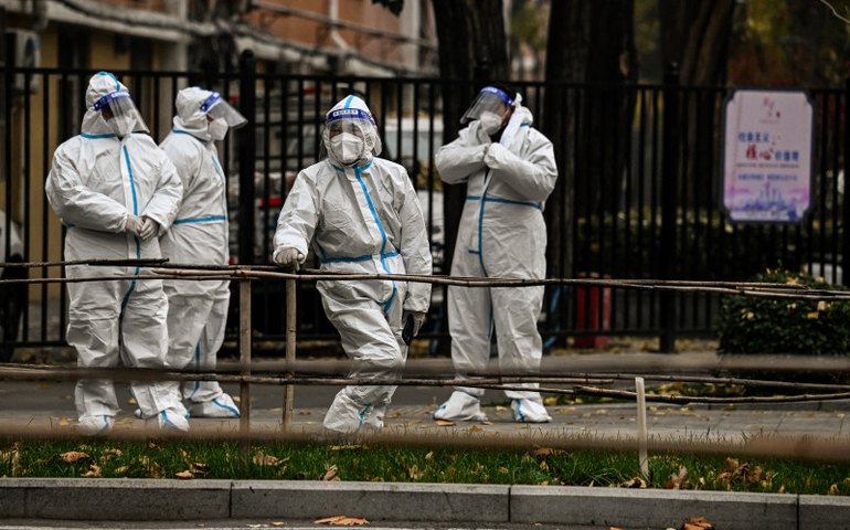 China afrouxa bloqueio contra covid-19 após mortes em incêndio