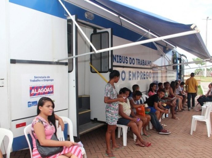 Ônibus do Sine atende 177 trabalhadores em Santa Luzia do Norte