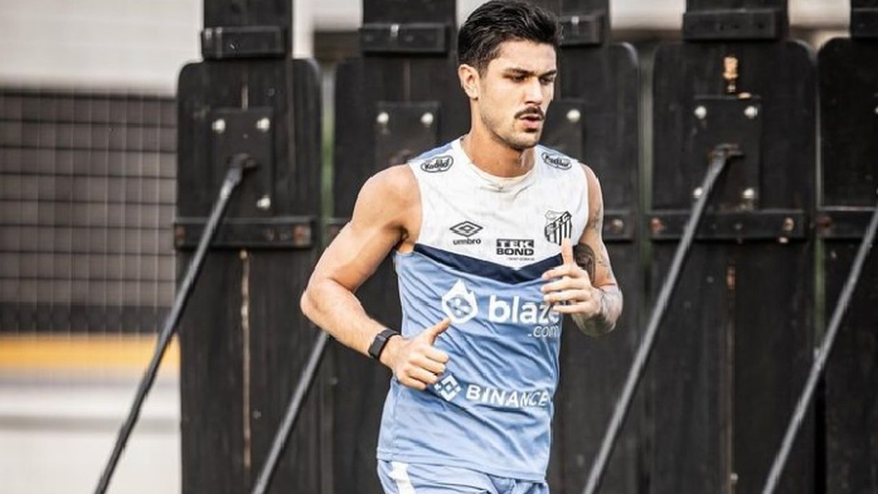 João Basso aceita redução de salário e Santos confirma permanência do zagueiro