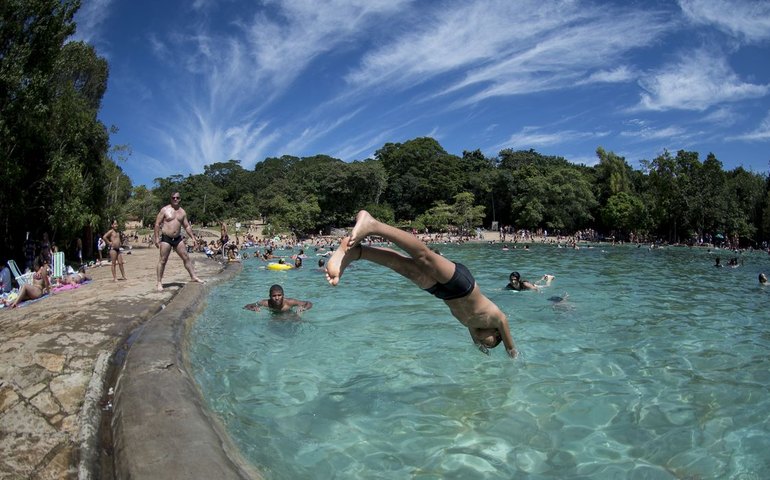 Piscina de água mineral reabre a público de Brasília nesta terça-feira