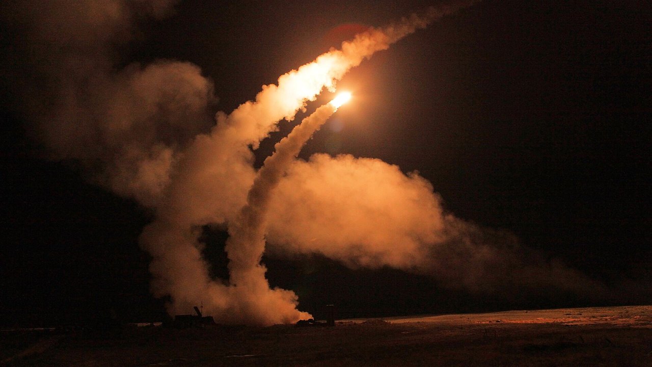 Mídia destaca sistemas antiaéreos da Rússia e China que ameaçam o domínio da Força Aérea dos EUA