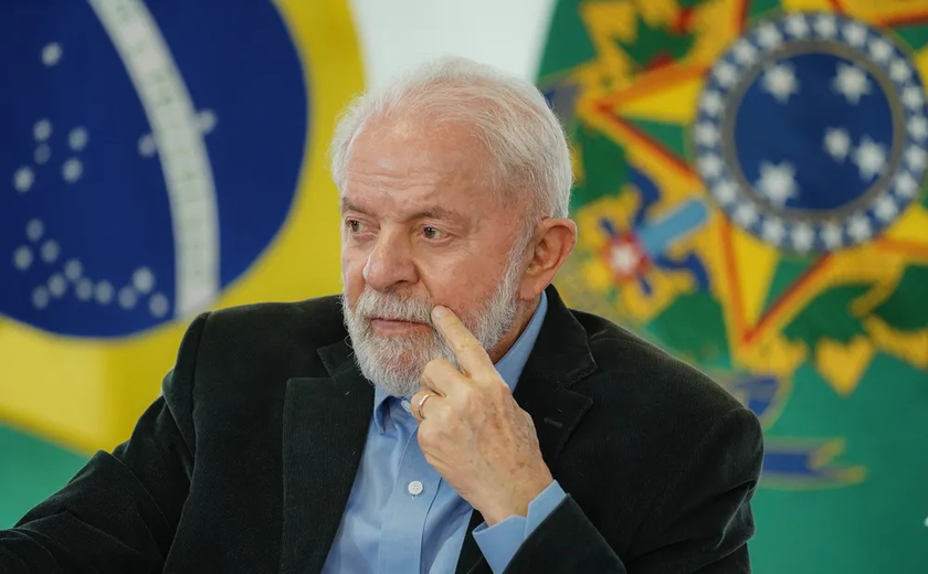 Lula assina demarcação de terras indígenas