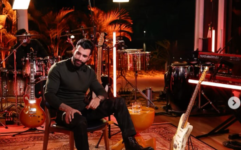 Gusttavo Lima reúne famosos e quantidade de aviões estacionados em sua casa impressiona