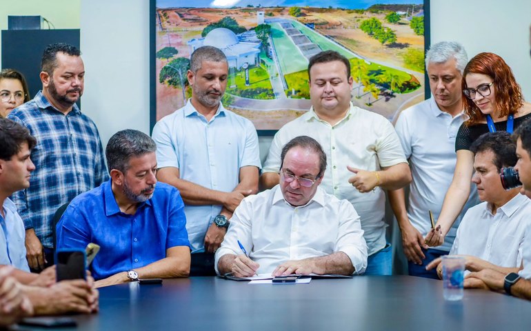 Arthur Lira participa de autorização para pavimentação de 49 ruas em Arapiraca