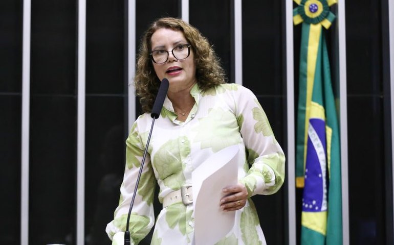 Comissão debate oferta de ensino da Língua Brasileira de Sinais