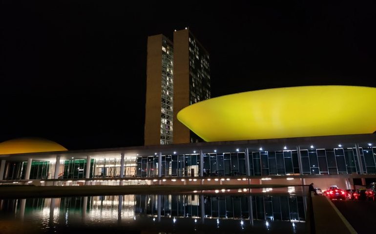 Congresso é iluminado de amarelo pelo Dia Mundial da Síndrome de Cushing