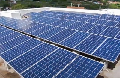 Juizado de Santana do Ipanema utiliza painéis solares para geração de energia