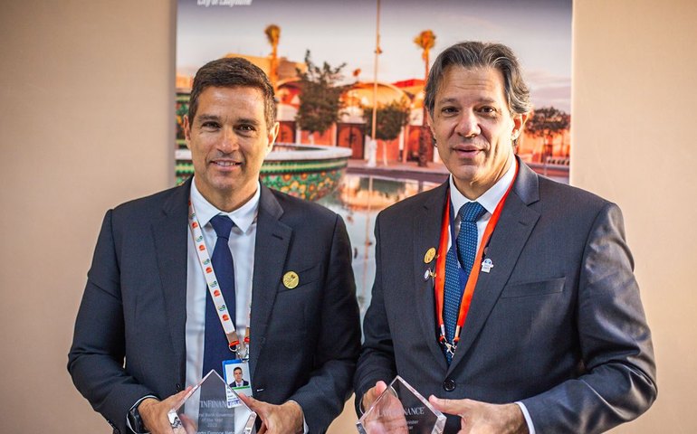 Haddad e Campos Neto recebem prêmio de publicação internacional