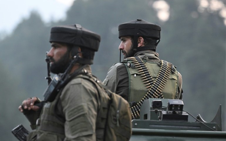 Soldados indianos matam três supostos combatentes da Caxemira