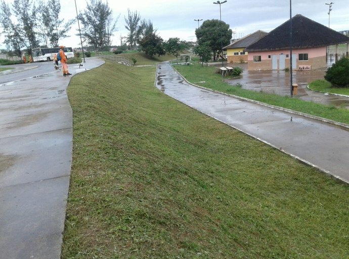 Prefeitura conclui trabalho de limpeza e capinação do Lago da Perucaba