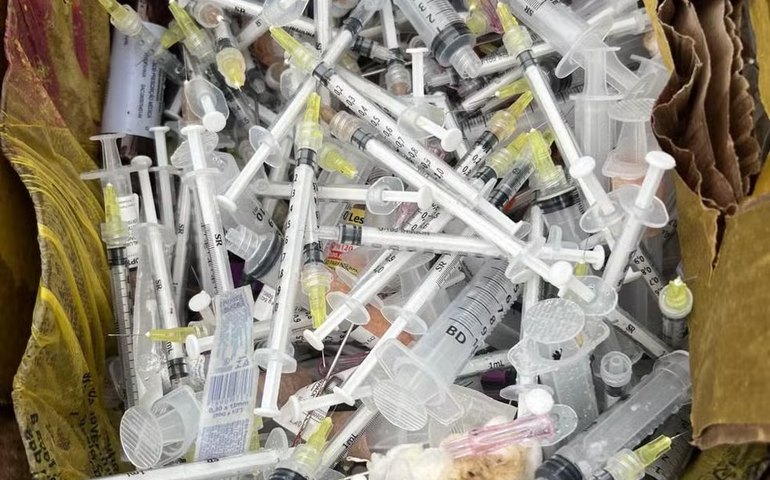 PC indicia falsa biomédica pelo crime ambiental de descarte irregular de material hospitalar