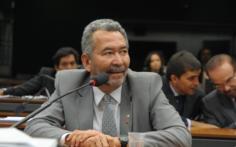 Paulão defende Política Nacional de Participação Social