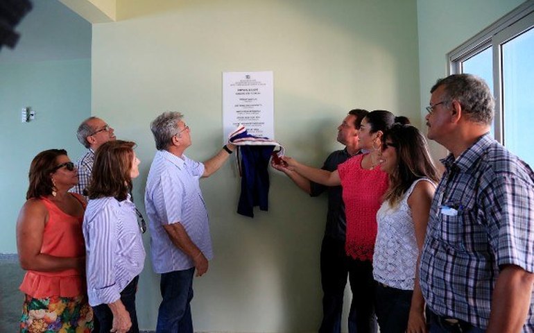 Governo inaugura complexos de saúde e escolas na Zona da Mata alagoana