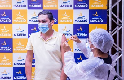 Maceió vacinou mais de 100 mil pessoas em fevereiro