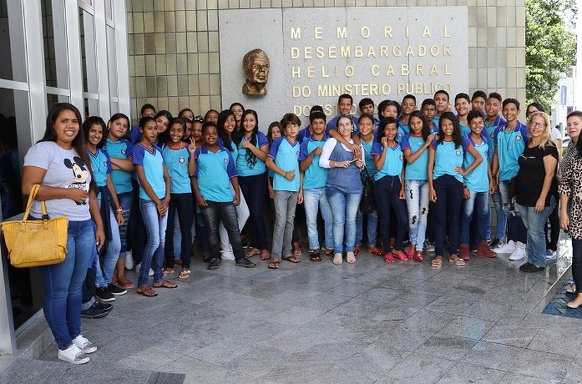 Estudantes visitam o Memorial Desembargador Hélio Cabral do MP/AL