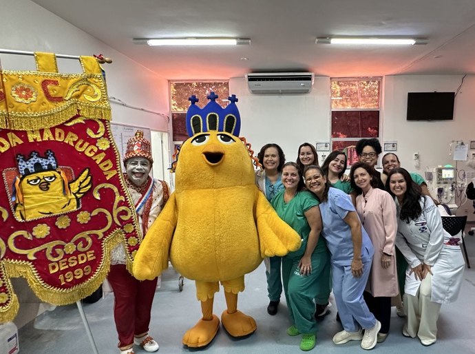 Bloco Pinto da Madrugada leva cultura e alegria ao HUPAA