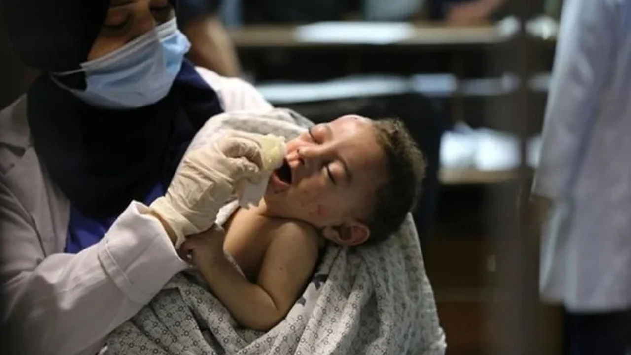 Bebê palestina nasce órfã em cesárea de emergência após mãe morrer em ataque israelense