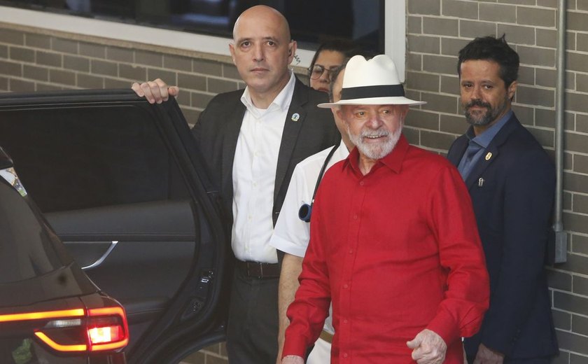 Lula é liberado por equipe médica para voltar à Brasília