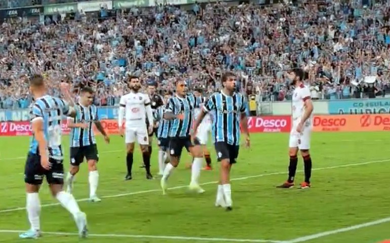 Grêmio confirma favoritismo, vence o Brasil por 2 a 0 e pega o Caxias nas semifinais do Gaúcho