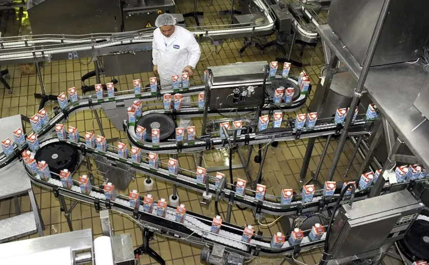 Produção industrial avança em 13 das 25 atividades em abril ante março, mostra IBGE