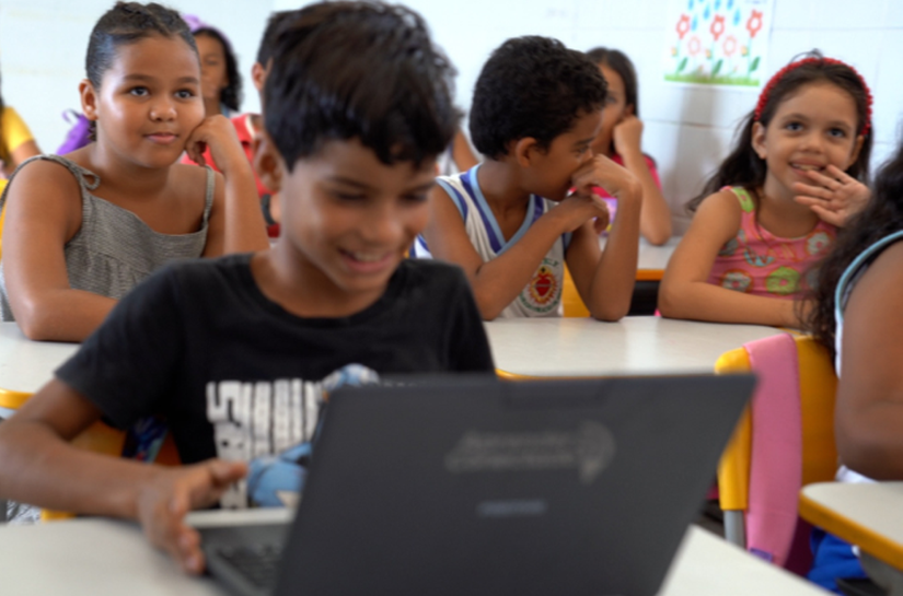 Escolas Conectadas alcança 68,4% das instituições públicas em 2025