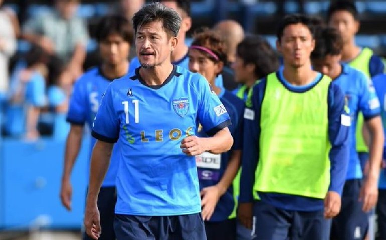 Kazu, ex-Santos e Palmeiras, vira jogador mais velho do mundo em atividade
