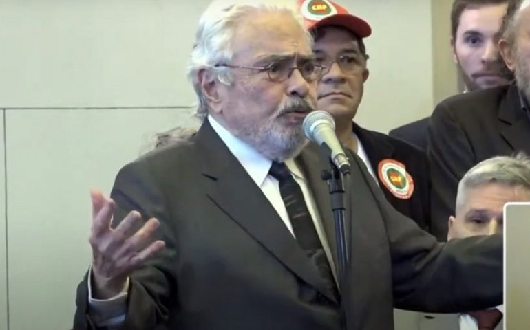 José Carlos Dias destaca união do capital e trabalho e lê carta da Fiesp