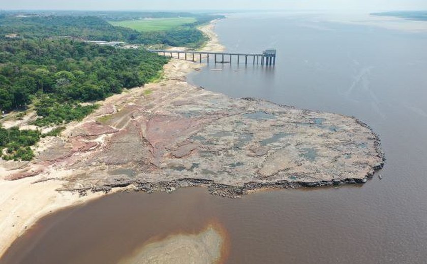 Em Manaus, nível do Rio Negro desce e registra 12,21 metros