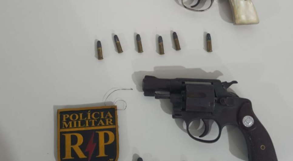Grupo em posse ilegal de arma de fogo é preso no Santa Maria