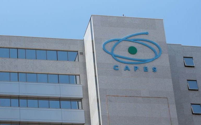 Bolsas da Capes sem reajuste: qual seria o valor corrigido pela inflação?