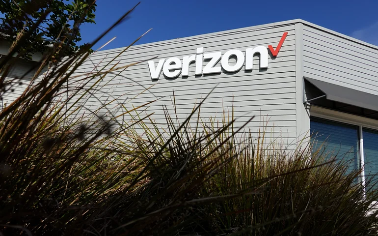 Verizon supera expectativas de lucro no 1º trimestre e revisa projeções para 2026