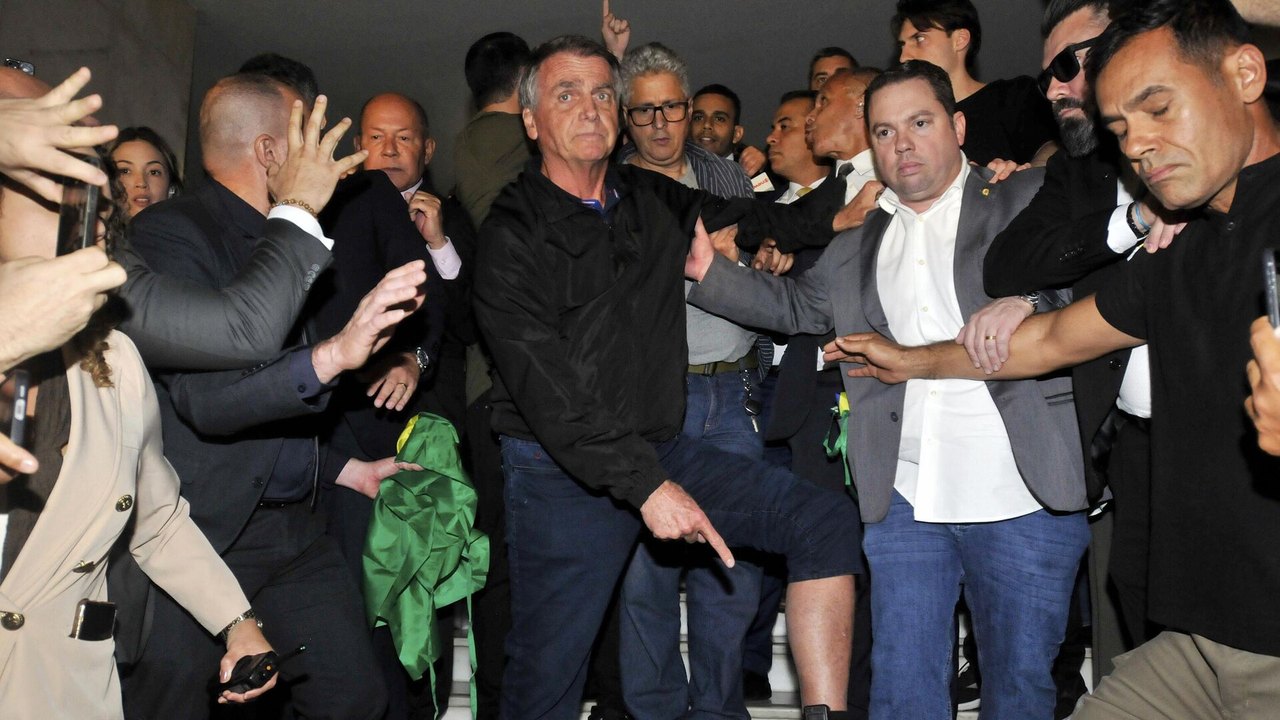 Bolsonaro calado, aliados em campo: qual o impacto da prisão domiciliar no jogo político do Brasil?