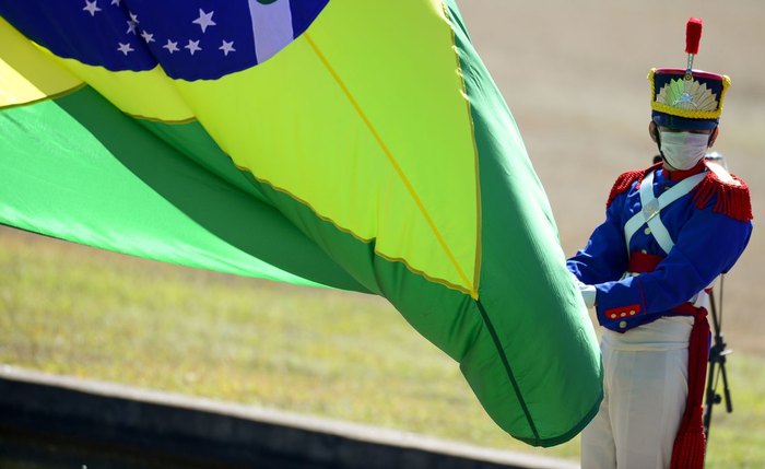 Cerimônia começa às 9 horas Cerimônia começa às 9 horas